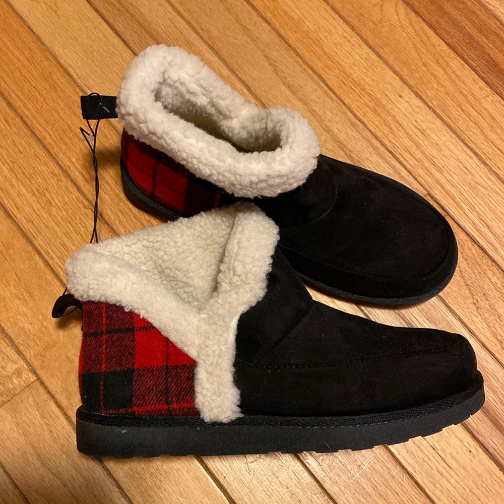 NWOT Maurices Slip On Boots